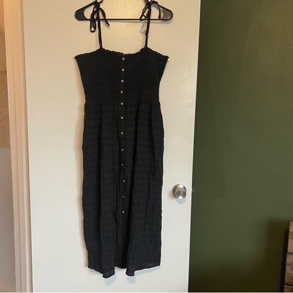 aerie Dresses & Skirts - Aerie black smocked textured fabric button detail flowy midi dress size large